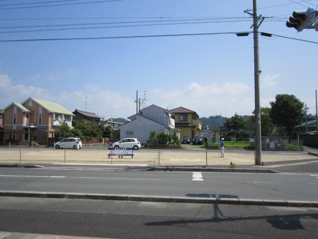 Local photos, including front road. Local shooting