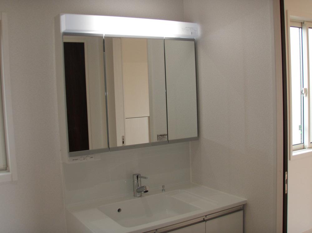 Wash basin, toilet. Indoor (10 May 2013) Shooting