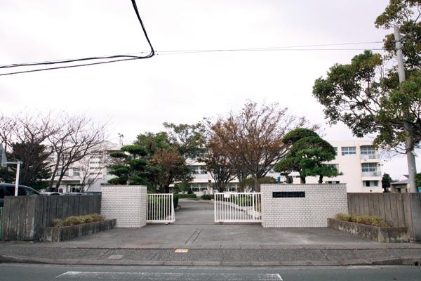 Primary school. Iwata 140m 2 minute walk to the south elementary school