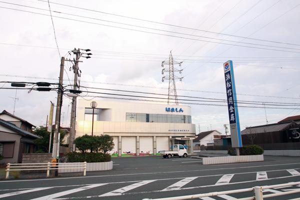 Bank. Hamamatsushin'yokinko Iwata about 2 minutes in the 1300m car to the south branch