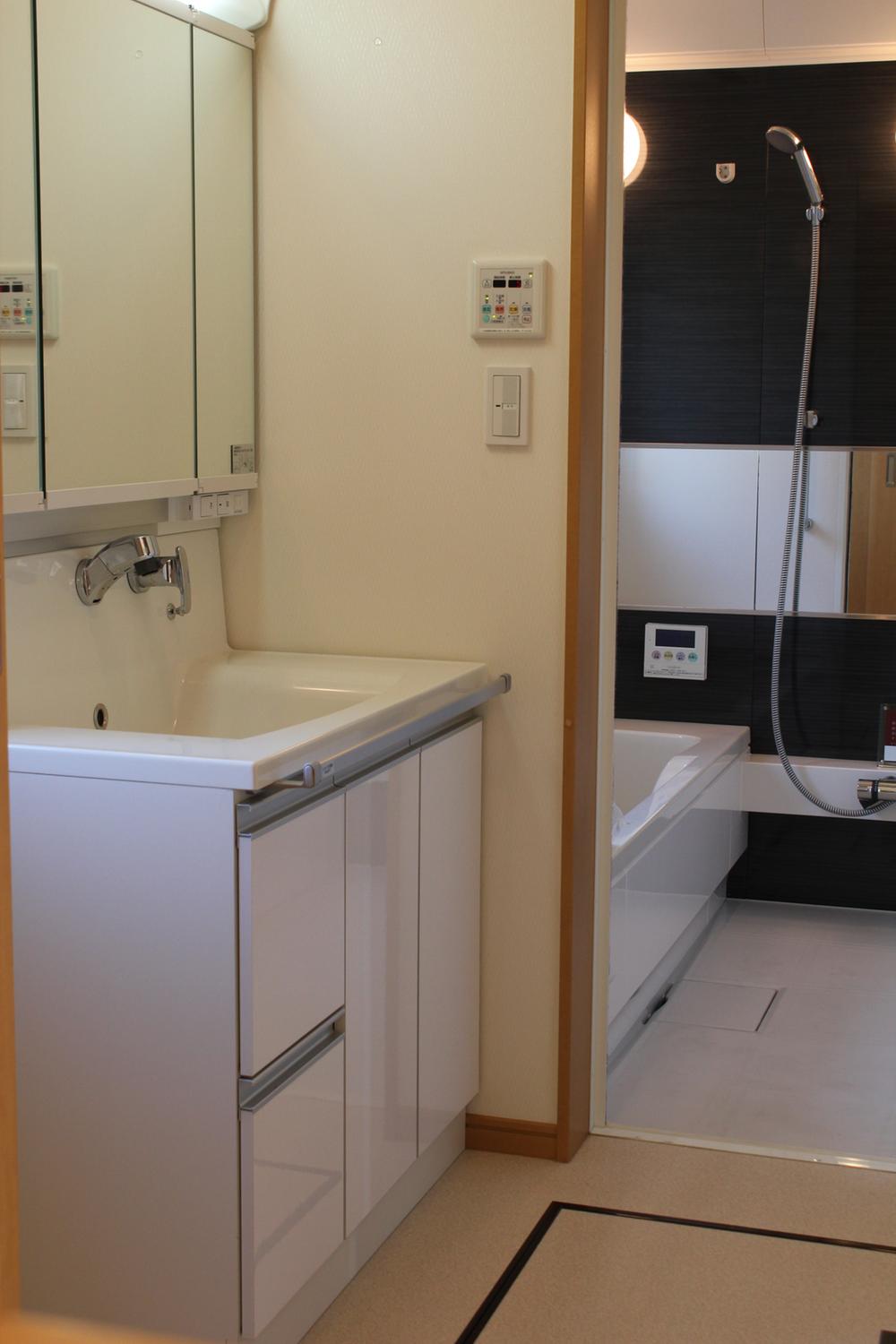 Bathroom. Indoor shooting Basin and bathroom -