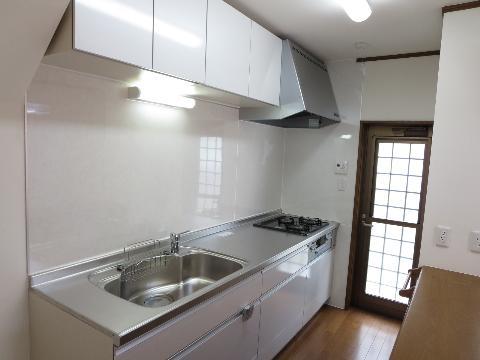Kitchen. It has been replaced with a new system of kitchen LIXIL. 
