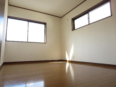 Non-living room. Nishi Elementary School looks Ryuyo from the second floor north side Western-style. 