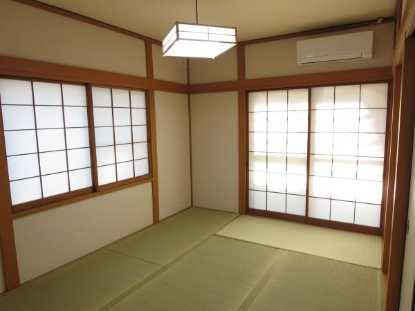 Non-living room. Japanese-style tatami mat replacement, Sliding door ・ It was the re-covering of shoji. 