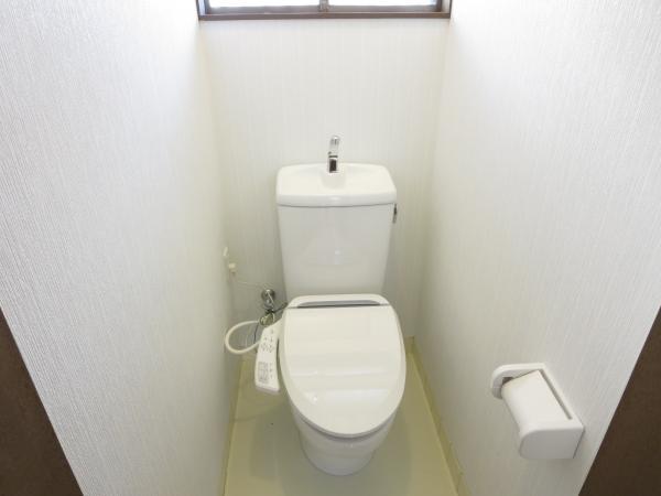 Toilet. Exchange did washing heating toilet seat. Cold winter is also safe. 