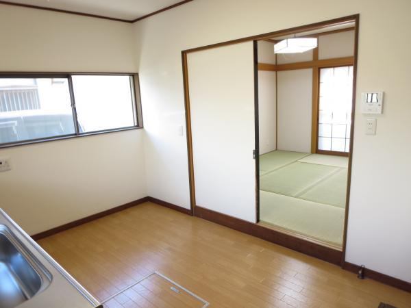 Non-living room. Dining and Japanese are also available as Tsuzukiai. 