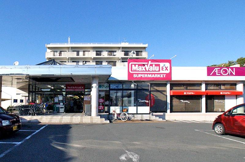 Supermarket. Maxvalu Express Iwata find 3027m to shop