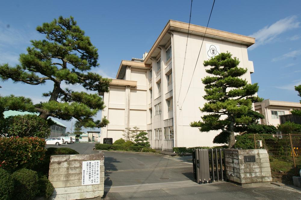 Primary school. Iwata 1410m until the municipal Eastern Elementary School