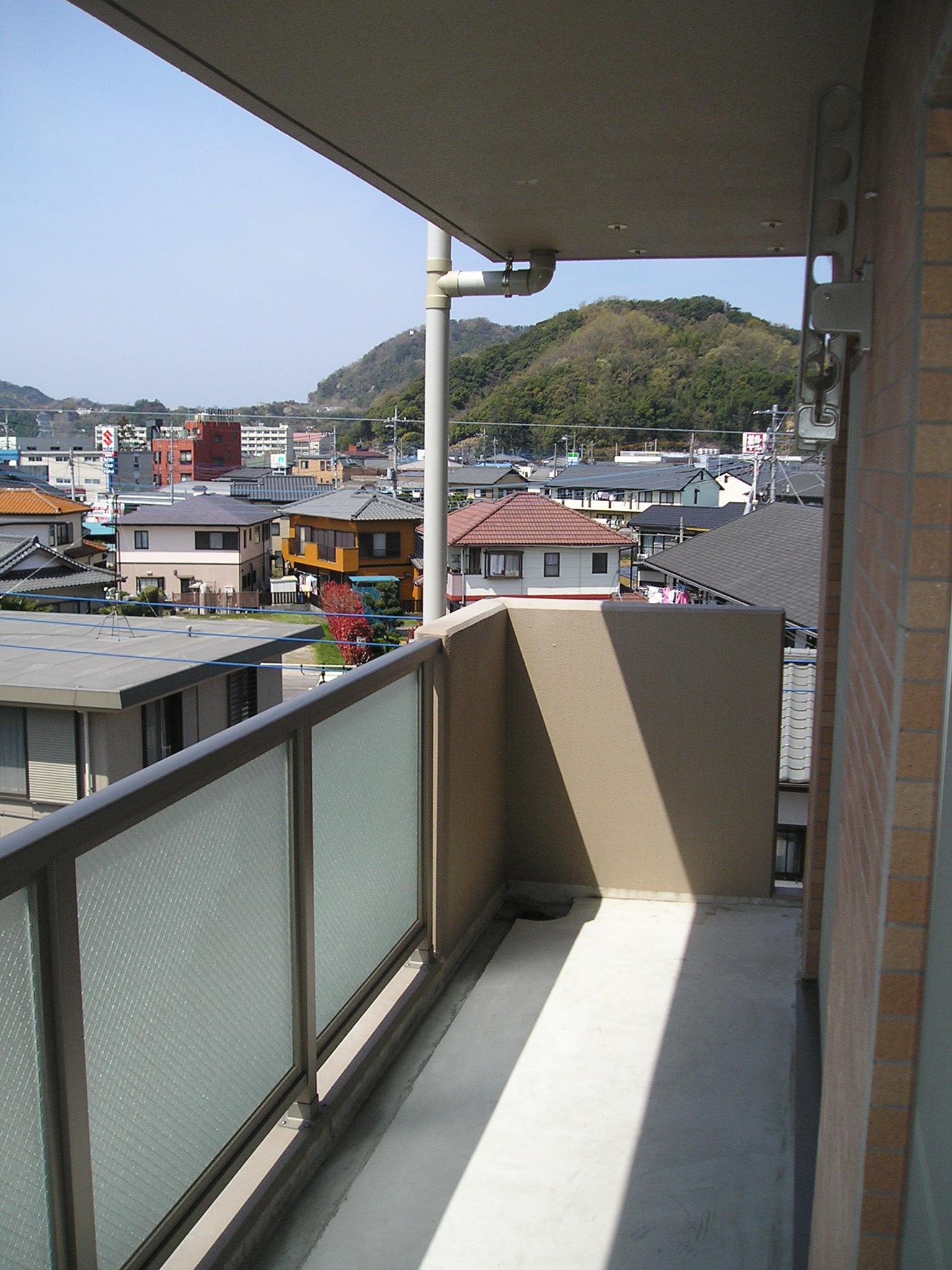 Balcony. South-facing good balcony per yang