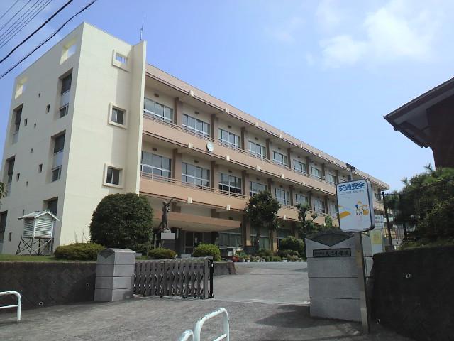 Primary school. Izunokuni stand Ohito to elementary school 1137m
