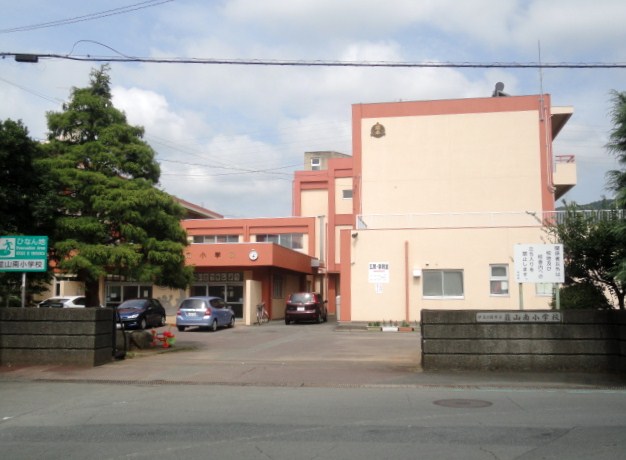 Primary school. Izunokunishiritsu Nirayama to South Elementary School (Elementary School) 615m