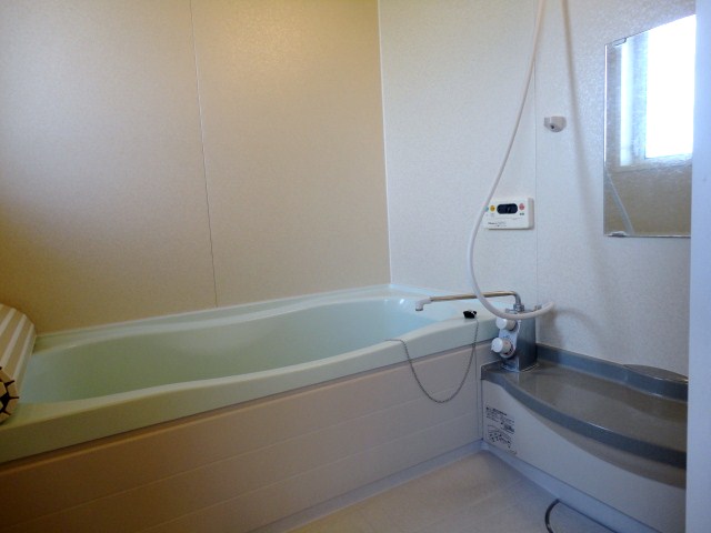 Bath. Hitotsubo bus Reheating