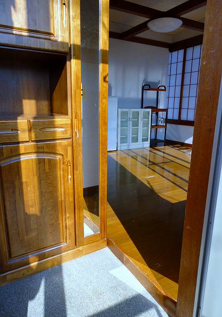 Entrance. There cupboard