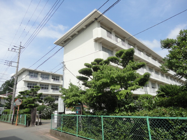 Junior high school. Izunokunishiritsu Nirayama 1554m up to junior high school (junior high school)