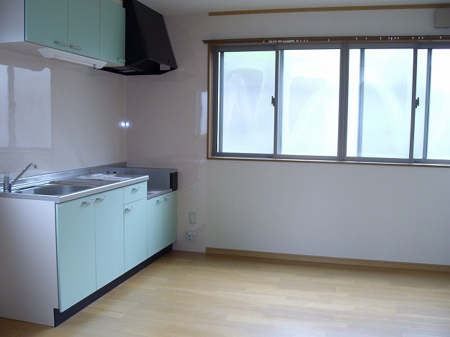 Kitchen. With window
