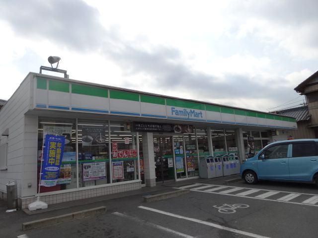 Convenience store. 240m to Family Mart (convenience store)