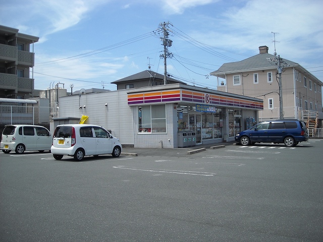 Convenience store. 860m to the Circle K (convenience store)