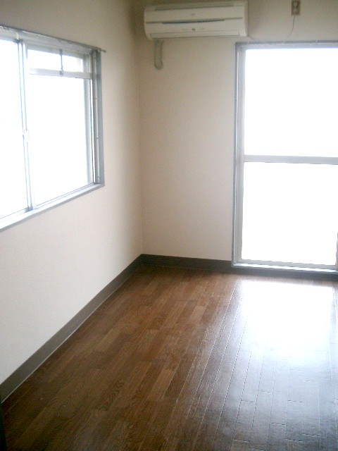 Living and room. Koshimado corner room only