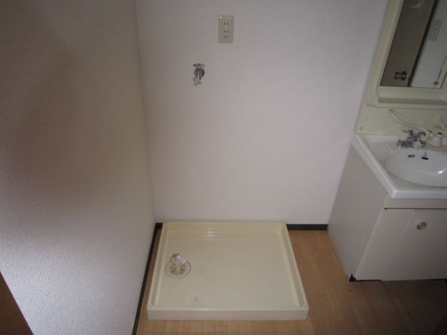 Other room space. Basin space