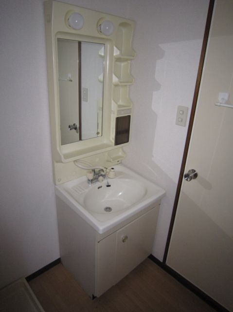 Washroom. Wash basin