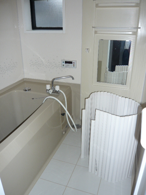 Bath. Reheating function with bathroom