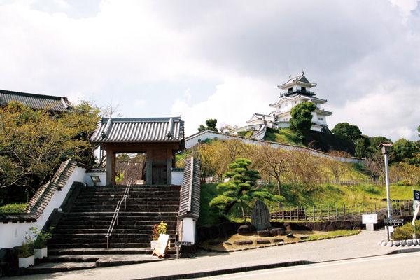 Other Environmental Photo. A 12-minute walk from Kakegawa Castle (900m) Kakegawa extending to the north from the station "castle town street" is building the image of a castle town.