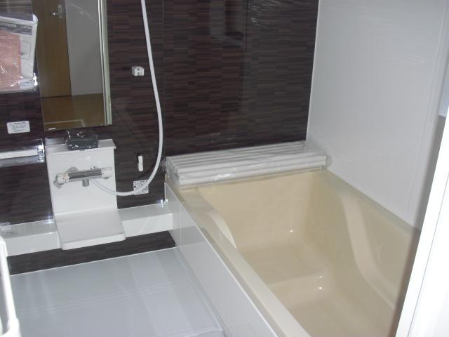 Bathroom. Room (August 2013) Shooting * 5 Building