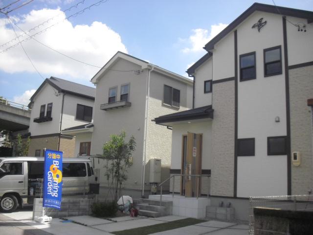 Local appearance photo. Local (10 May 2013) shooting (1-3 Building)