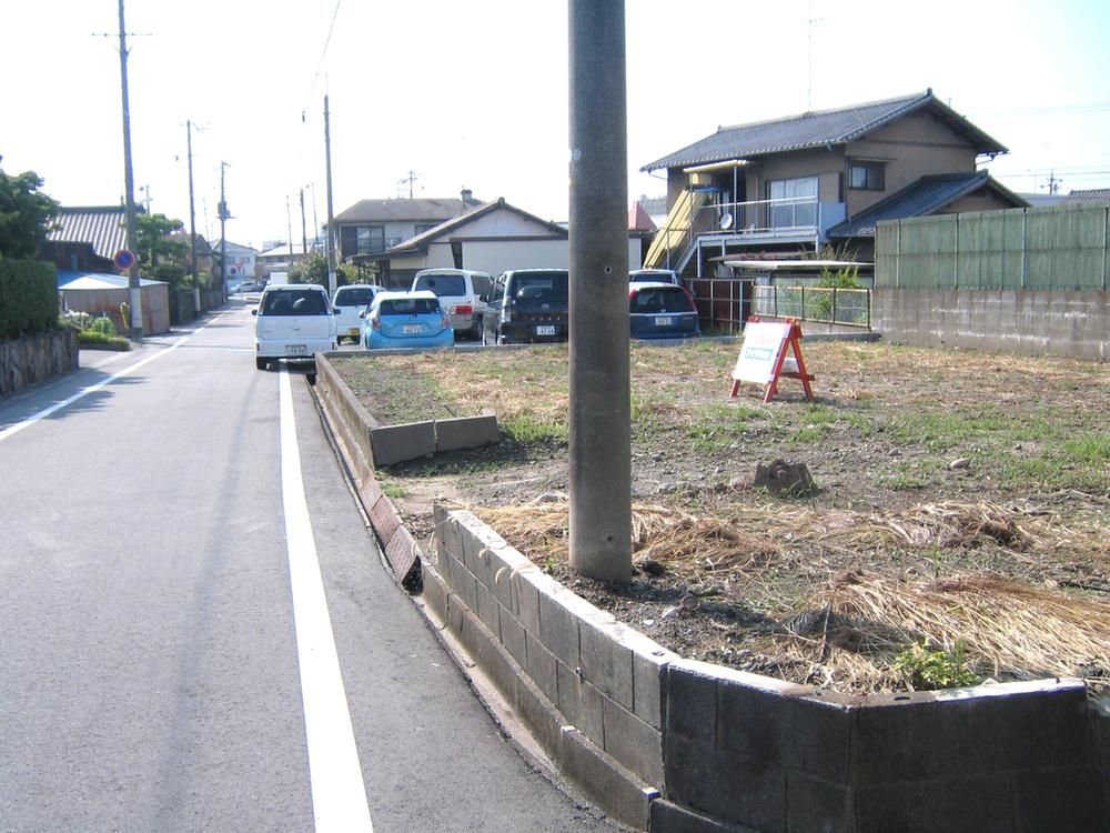 Local photos, including front road. Local (08 May 2013) Shooting