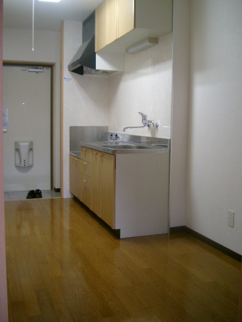 Kitchen. There is also a space to put the other cupboard of the refrigerator.