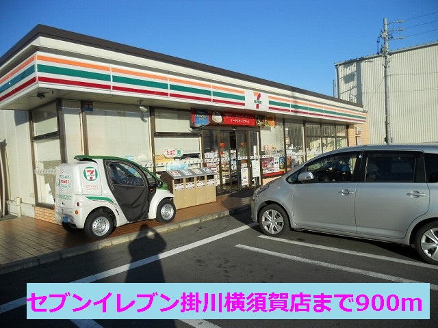 Convenience store. 900m to Seven-Eleven (convenience store)