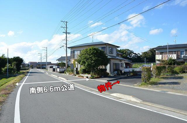 Local photos, including front road. Local (11 May 2013) Shooting 2m contact road to 6.6m public roads