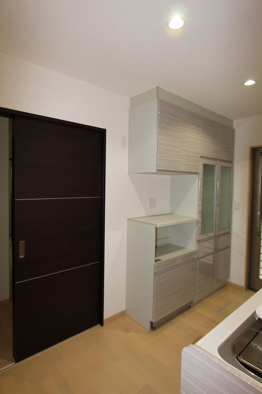 Kitchen. No.4 compartment consumer electronics storage (October 2013) Shooting