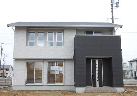 Building plan example (exterior photos). Building plan example (4-15 No. land) Ready-built price 30,800,000 yen,  Building area 102.67 sq m Land area 202.28 sq m