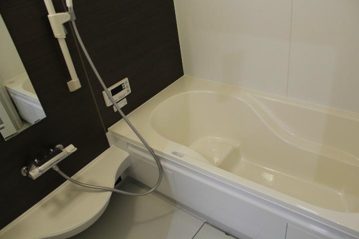 Bathroom. Spacious bathroom, 1 pyeong type. 