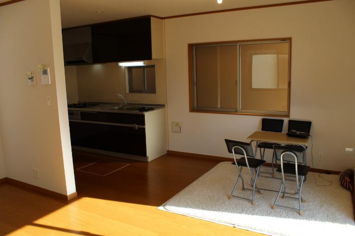 Living. There are 15 quires a large living