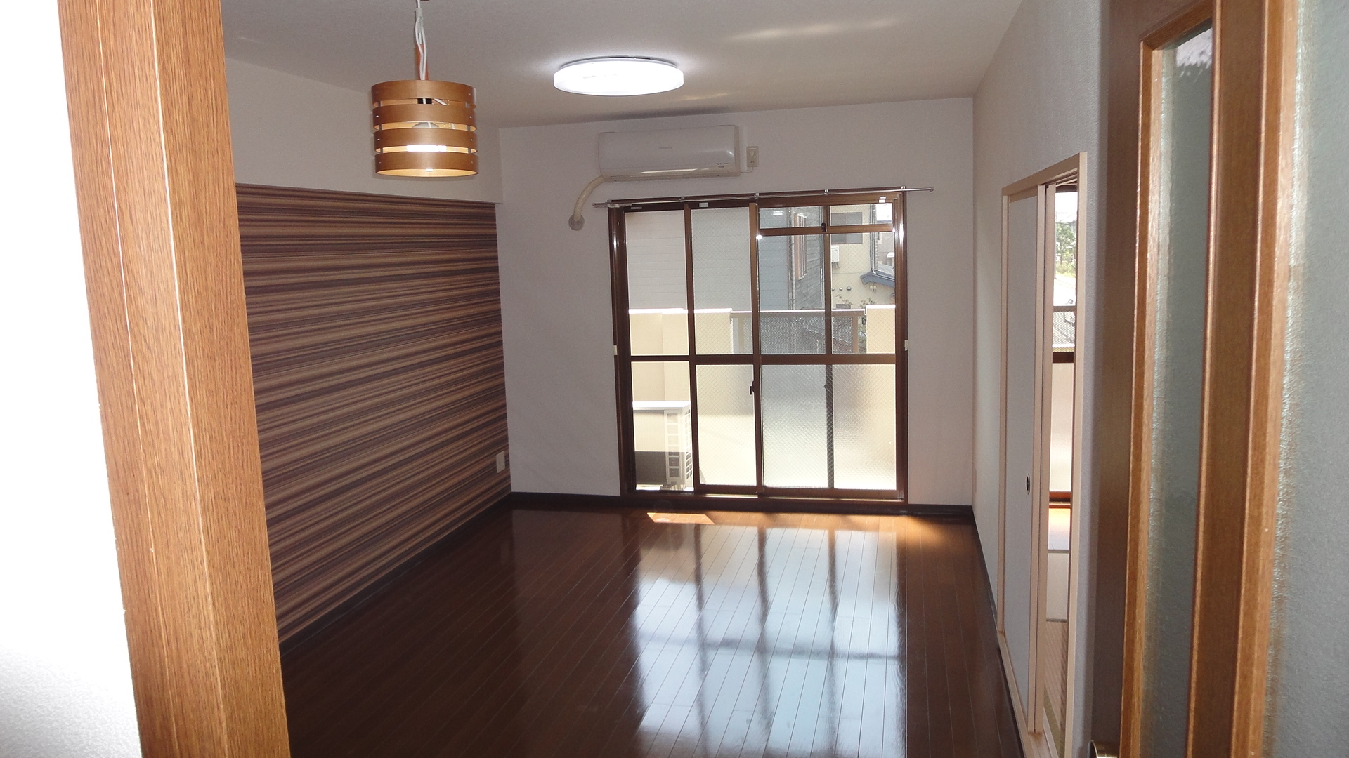 Living and room. Air conditioning ・ Lighting is attached to the LDK