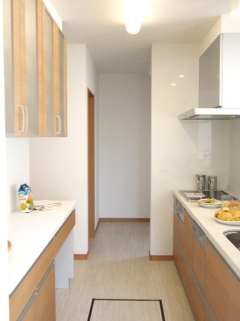 Kitchen. 11-8 compartment