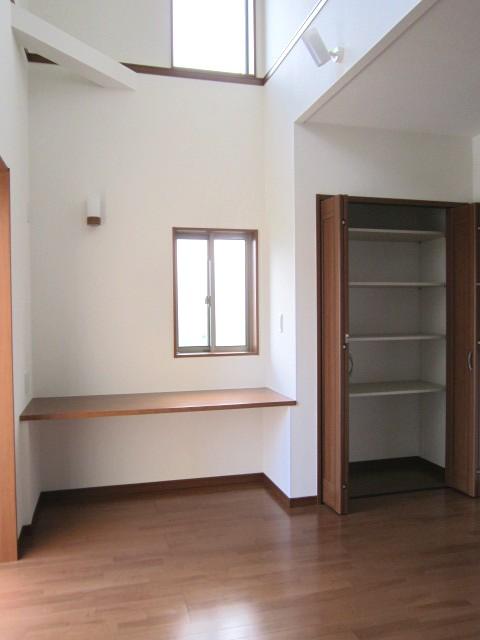 Living. 12-5 Multi-space and pantry of dining