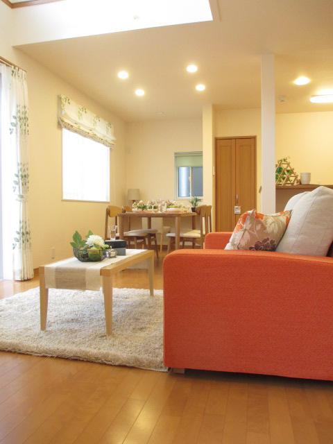 Living. 6-16 Living-dining