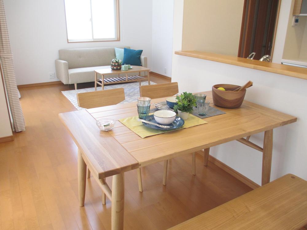 Living. 11-8 compartment