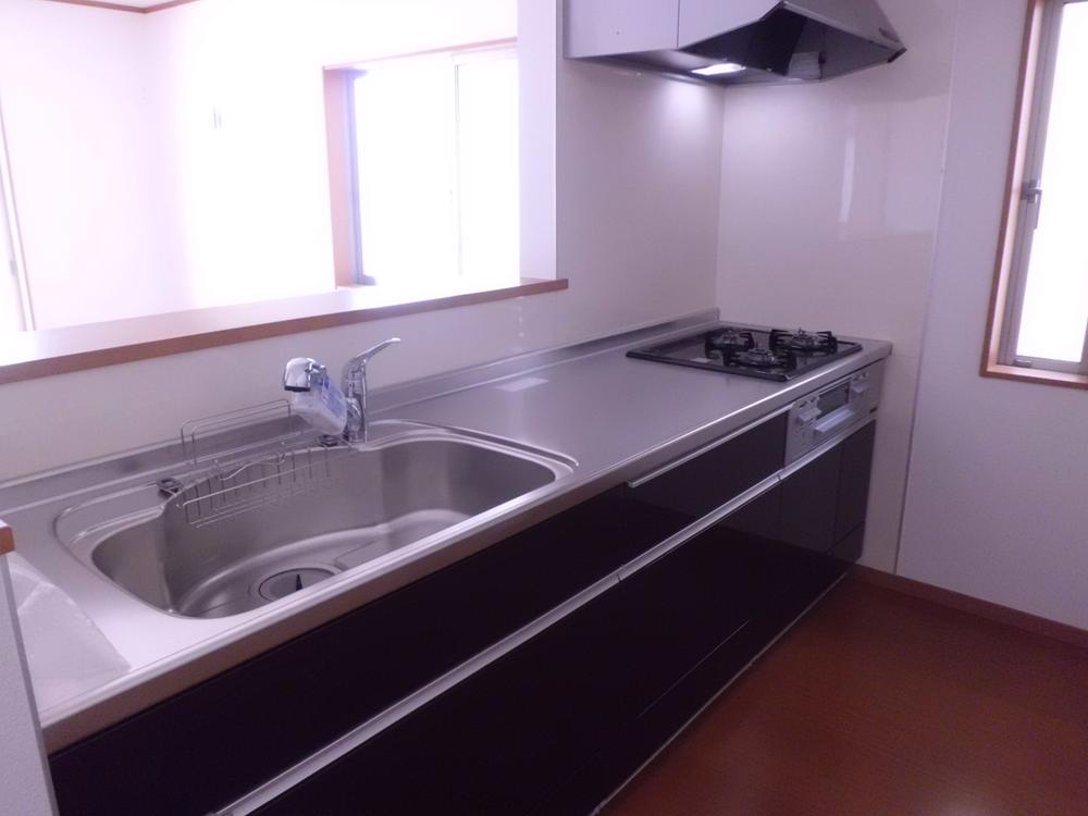 Kitchen.  ☆ Face-to-face kitchen ☆ Three-necked stove ☆ 