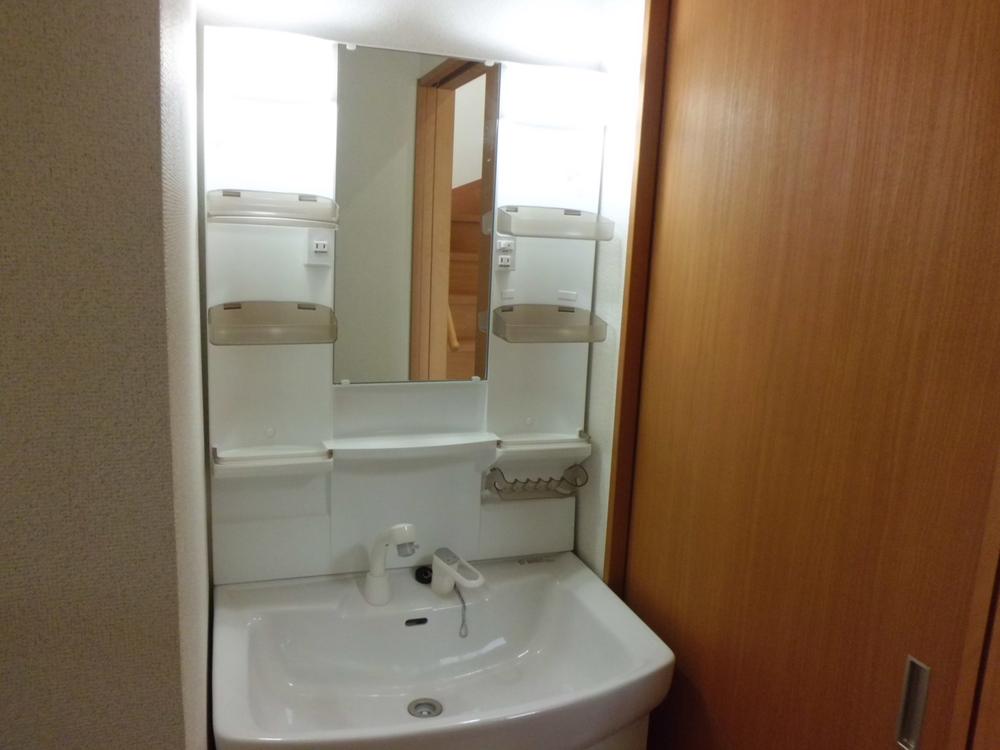 Wash basin, toilet. Local (September 2013) Shooting