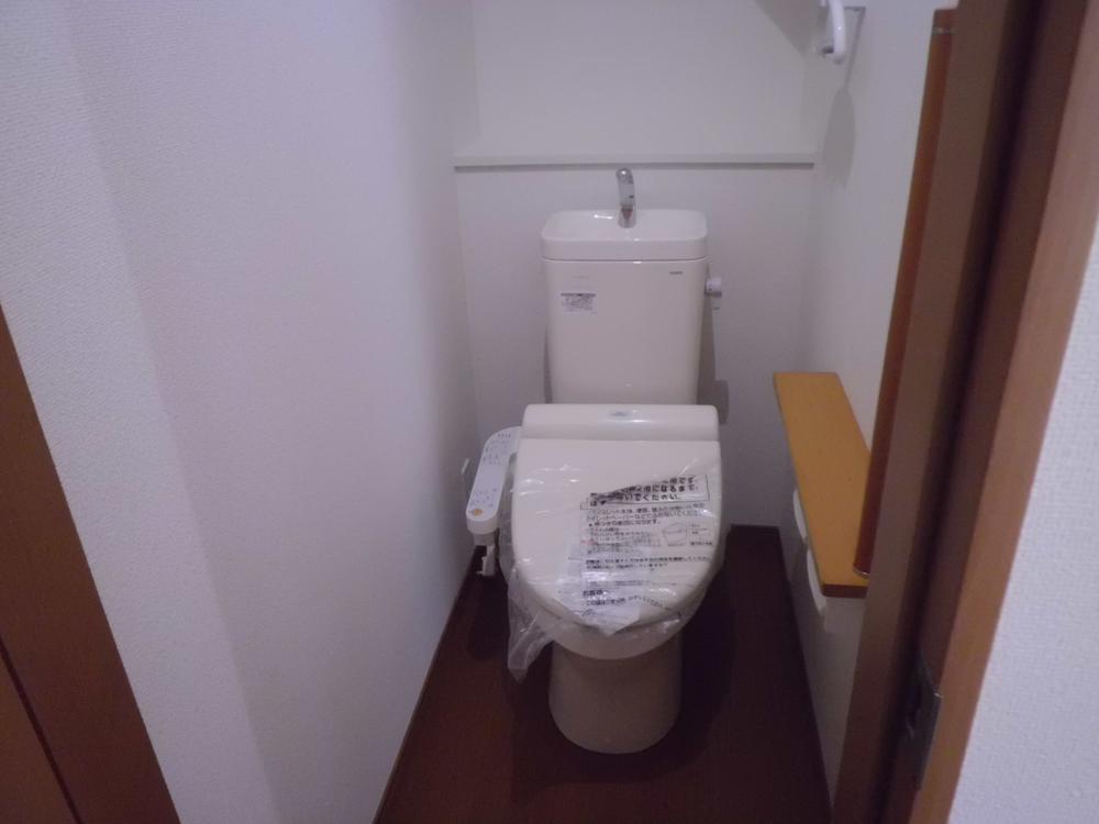 Toilet. Local (September 2013) Shooting