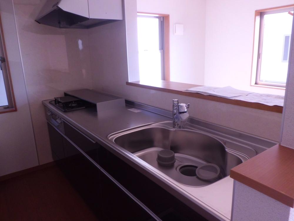 Kitchen.  ☆ Face-to-face kitchen ☆ Three-necked stove ☆  1 Building