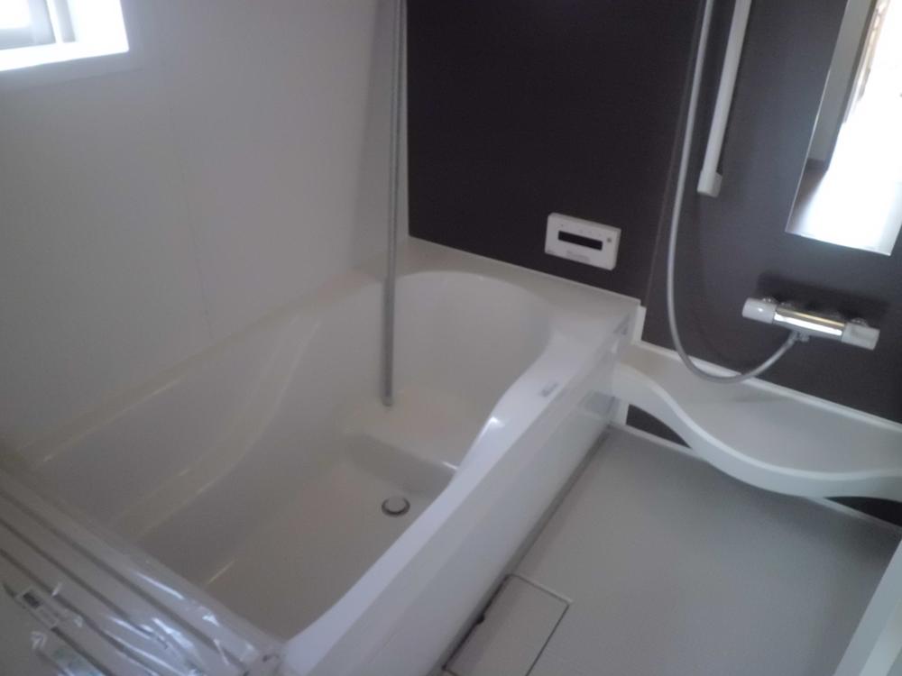 Bathroom.  ☆ unit bus ☆ Hitotsubo type ☆  1 Building