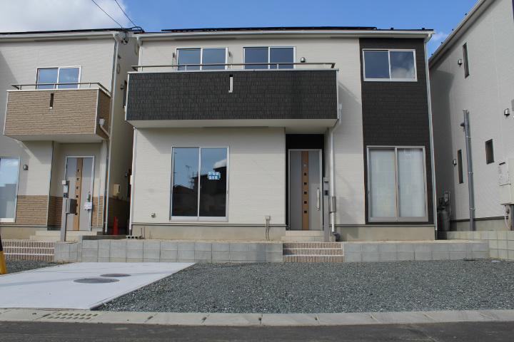 Local appearance photo. 6 Building