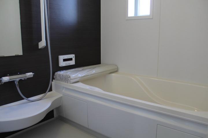 Bathroom. With bathroom dryer, Hitotsubo bath