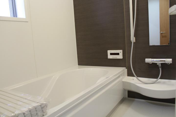 Bathroom. With bathroom dryer, Hitotsubo bath