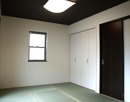 Other introspection. Entranceese-style room adjacent to the LDK. 